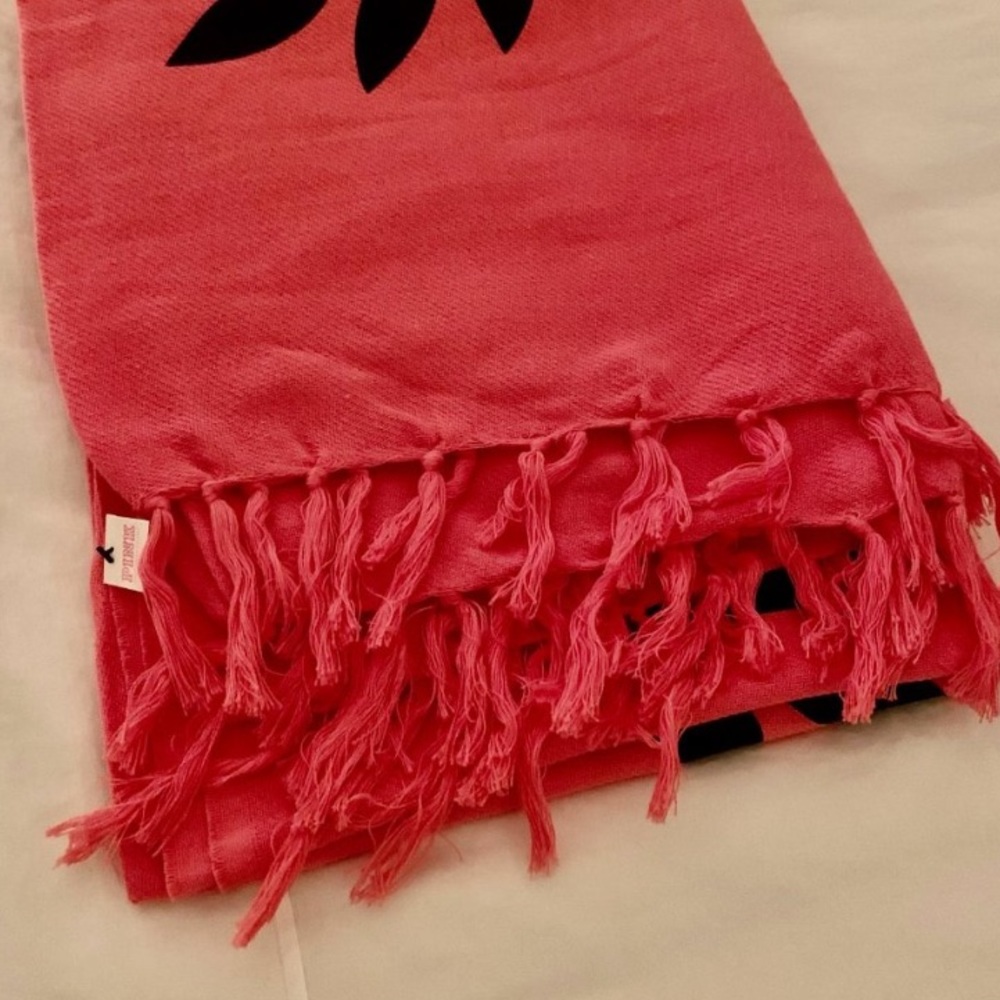 VS PINK stadium beach blanket NWT - Picture 3 of 5